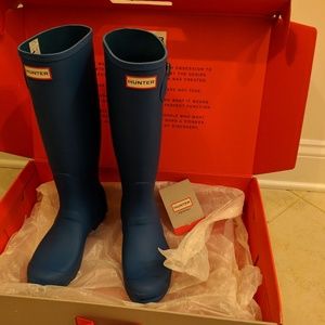 Hunter Rain boots in excellent condition